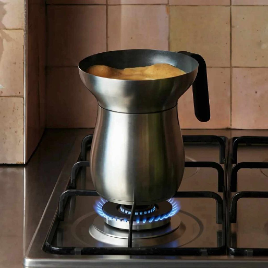 Loka Chai Maker in use
